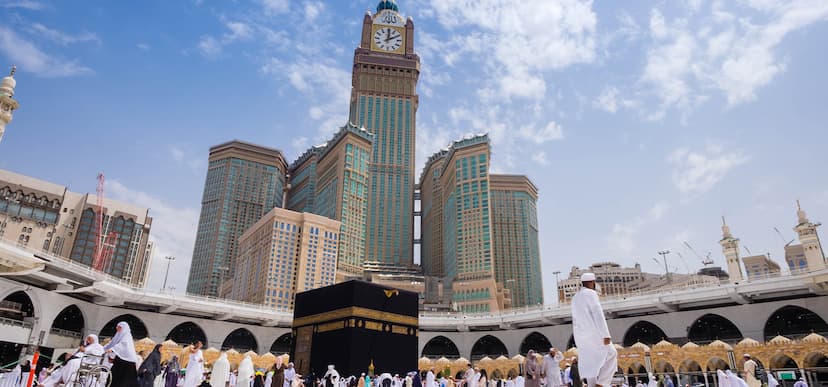 تواصل معنا